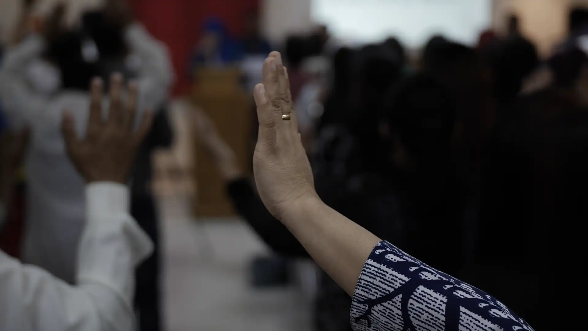 AUDIENCE WORSHIP BKGRND 1 1